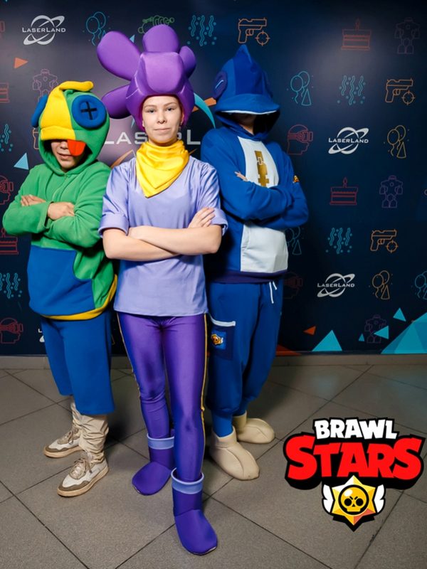 Ведущие в костюмах героев Brawl Stars